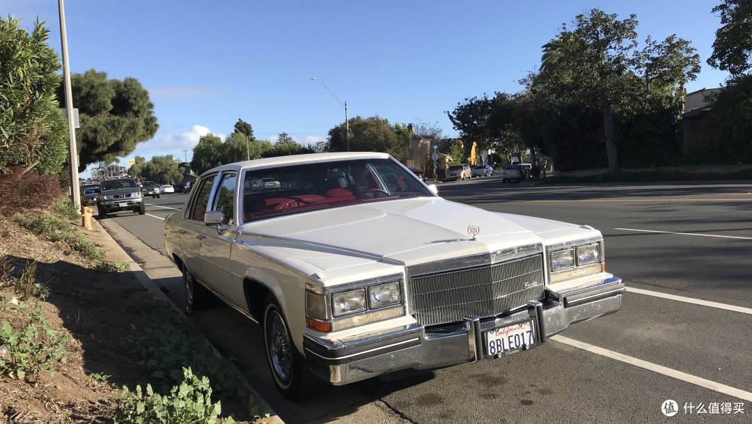 这辆凯迪拉克fleetwood,车龄已经32年