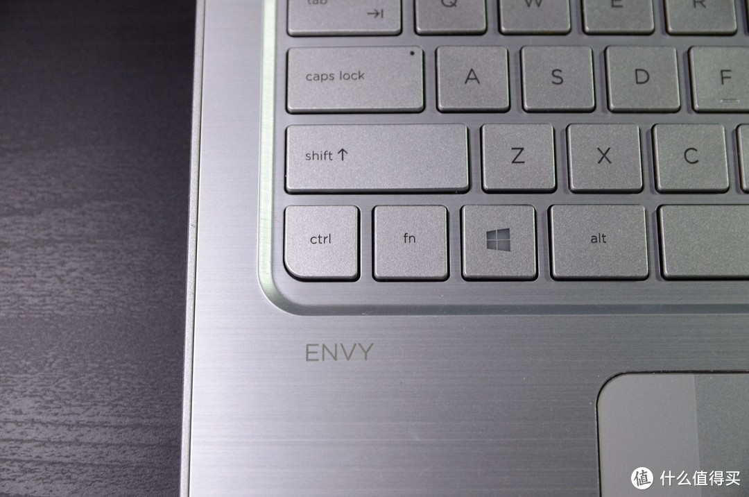 HP ENVY 15 X360换英睿达BX300固态、小米鼠标青春版