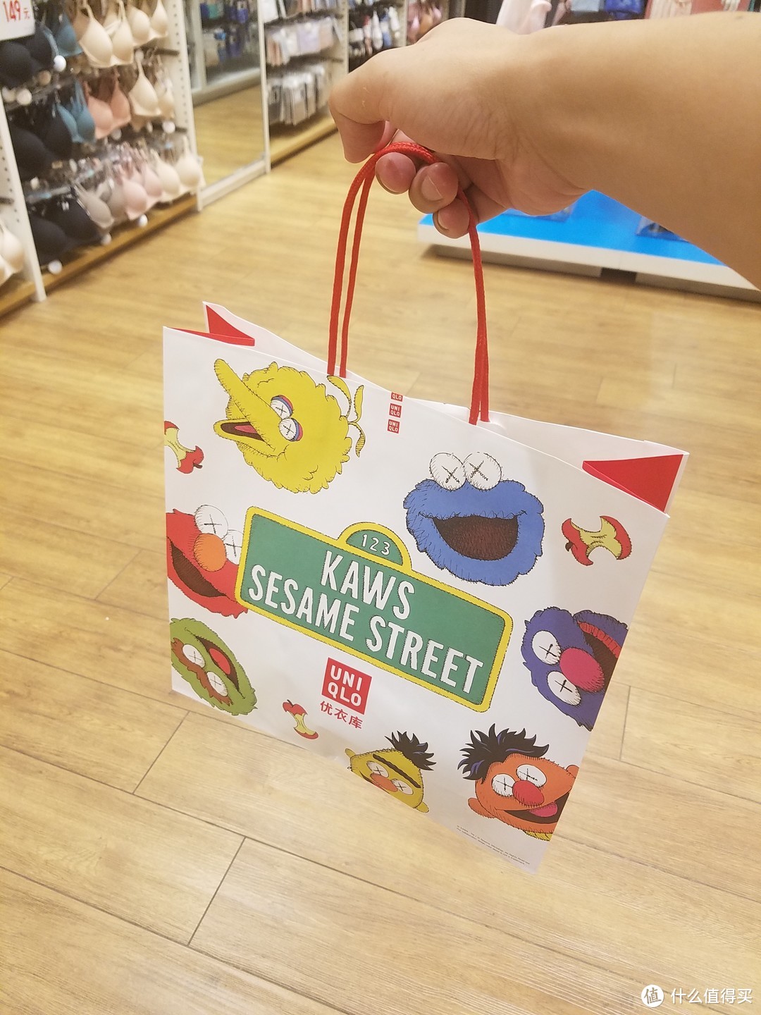 KAWS x《SESAME STREET》UT 优衣库三方联名亲子装入手记