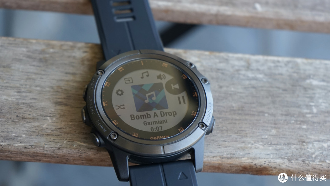 国内首晒—GARMIN新旗舰 FENIX 5X PLUS 钛合金ADLC蓝宝版简评