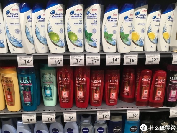 海飞丝等日用快消品，360ML 瓶装大约 16 PLN，国内超市差不多也是这个价