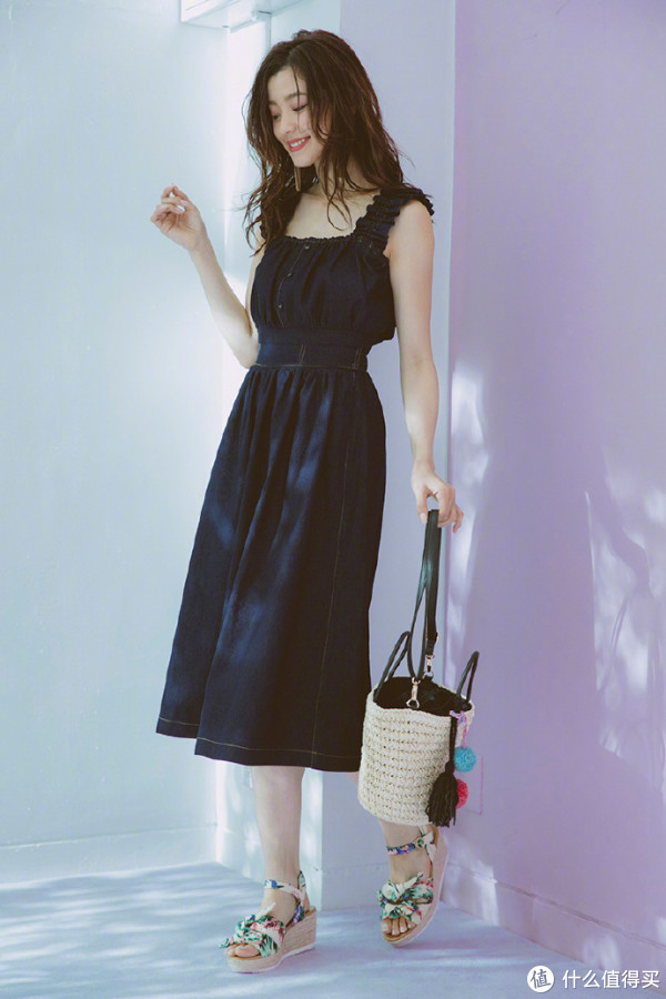 一件连衣长裙,夏天显瘦显高的必备单品!