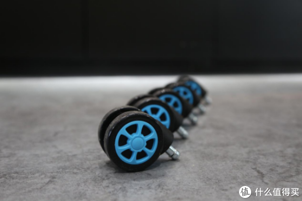 看球赢球两不误,世界杯最佳伴侣傲风电竞椅