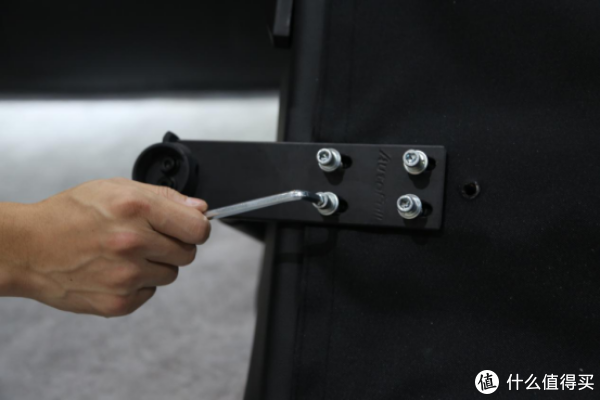 看球赢球两不误,世界杯最佳伴侣傲风电竞椅