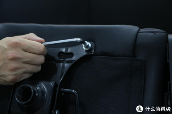 看球赢球两不误,世界杯最佳伴侣傲风电竞椅