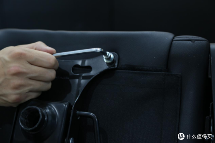 看球赢球两不误,世界杯最佳伴侣傲风电竞椅