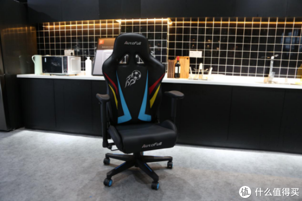 看球赢球两不误,世界杯最佳伴侣傲风电竞椅