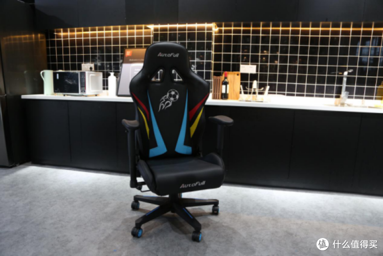 看球赢球两不误,世界杯最佳伴侣傲风电竞椅