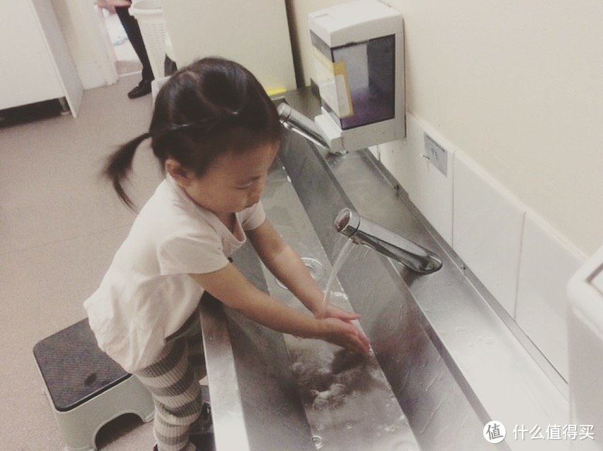 老师记录：米小妞在幼儿园自己如厕和洗手