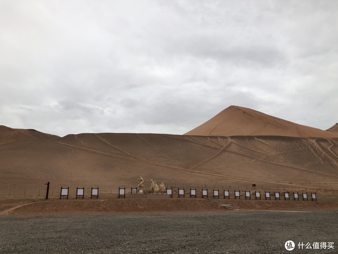 前往中国最西、最低端的新疆，这里一条公路上能看到春夏秋冬的美景