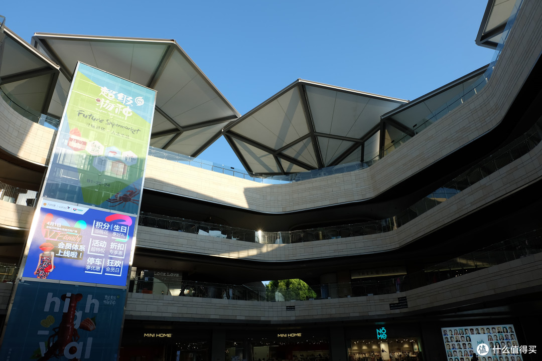 建筑还是挺有特色的龙岗万科里是龙岗又一个商业中心,在龙城广场旁边