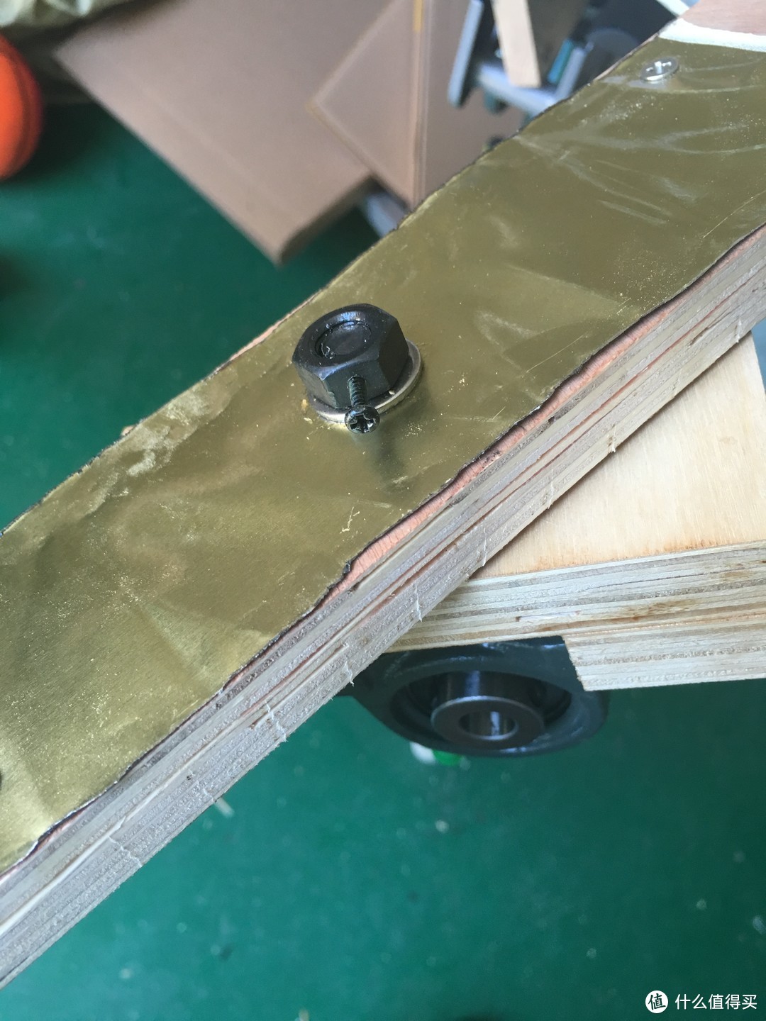 易拉罐皮主要是防止木板的磨损
