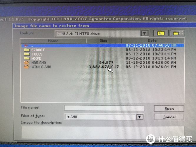选择之前解压好的系统镜像包，找到GHO格式的很大的系统还原包