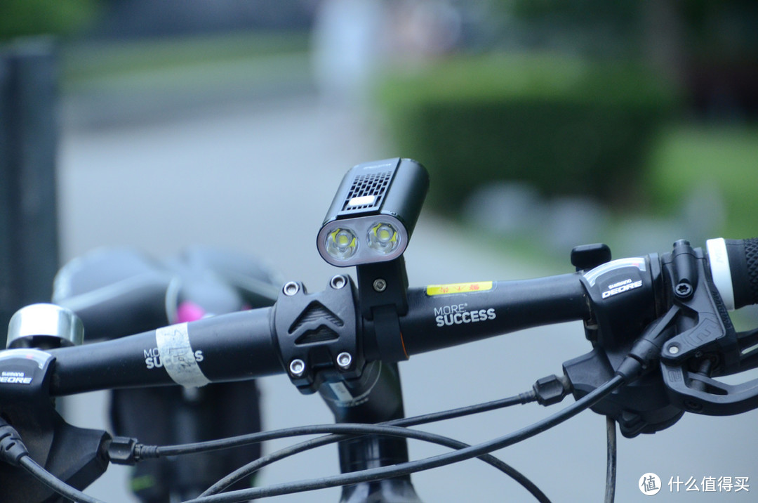 兼顾前后安全 畅享夜骑时光——你需要一套这样的自行车灯！