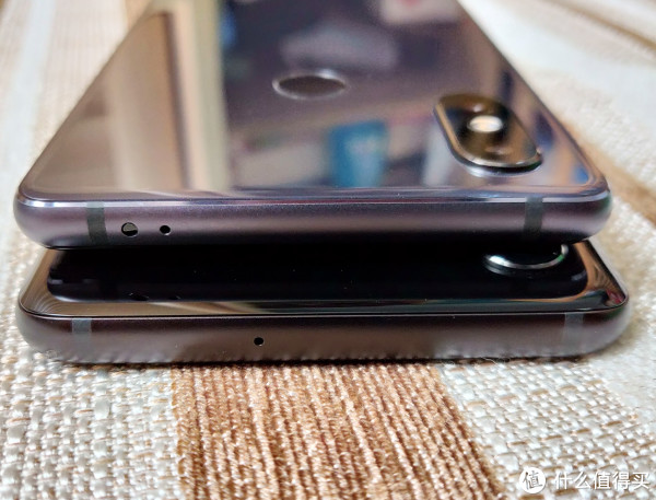 相差700值不值,不完全的小米8\/小米8SE对比