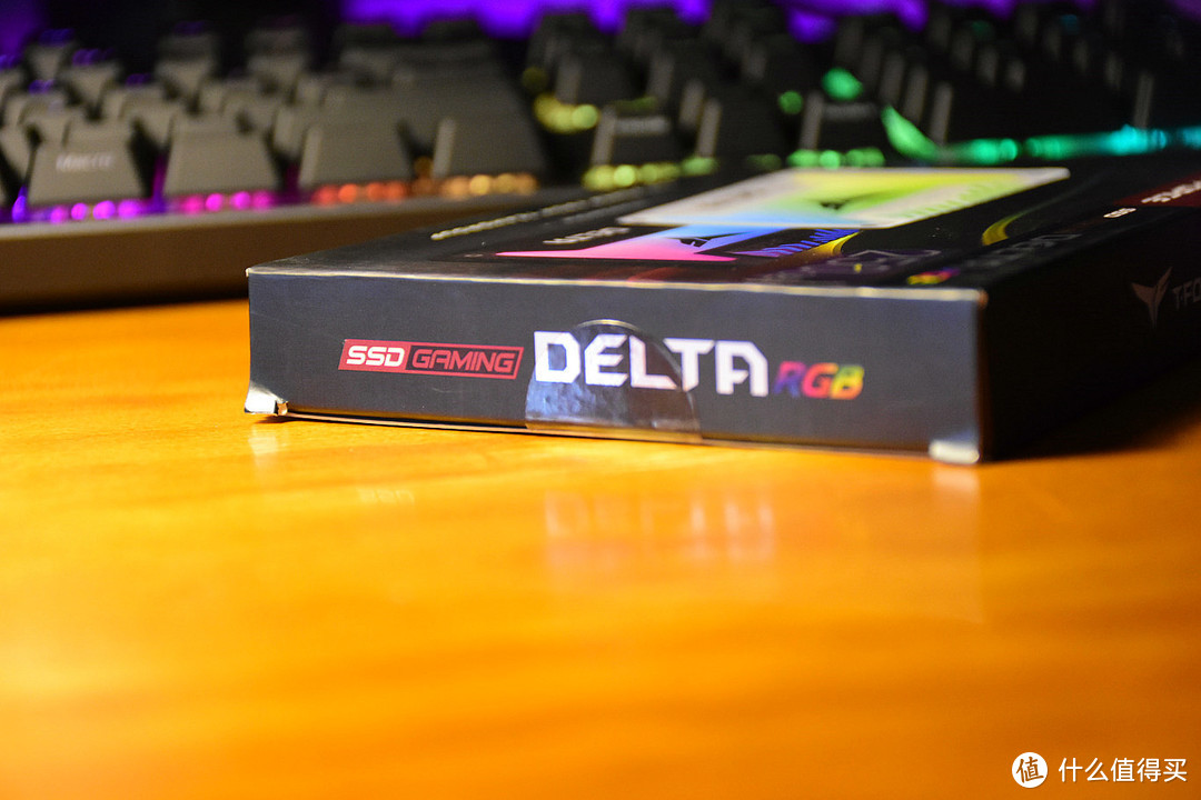 只有CPU不能RGB了！Team 十铨 T-Force Delta RGB 250GB 固态硬盘开箱简测