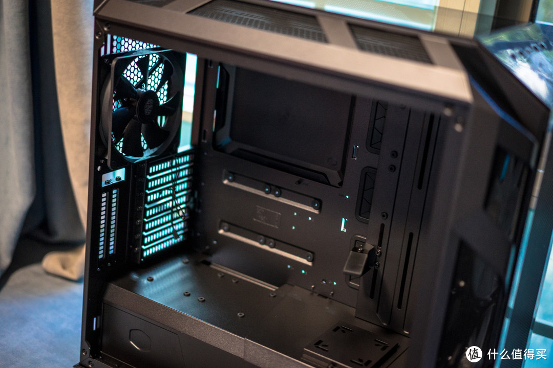 RGB可以提升67.4%的性能!——酷冷至尊H500M ARGB游戏机箱评测