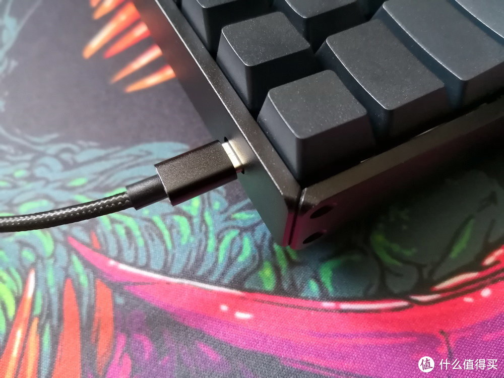 IQUNIX F60双模机械键盘 + ZOMO猫爪键帽体验（内附美女秀）