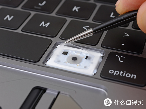 实际上，新 MacBook Pro 最明显的改进是它的键盘