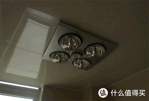 卫生间浴霸装灯暖好还是风暖好？风暖和灯暖哪种更安全、舒适？