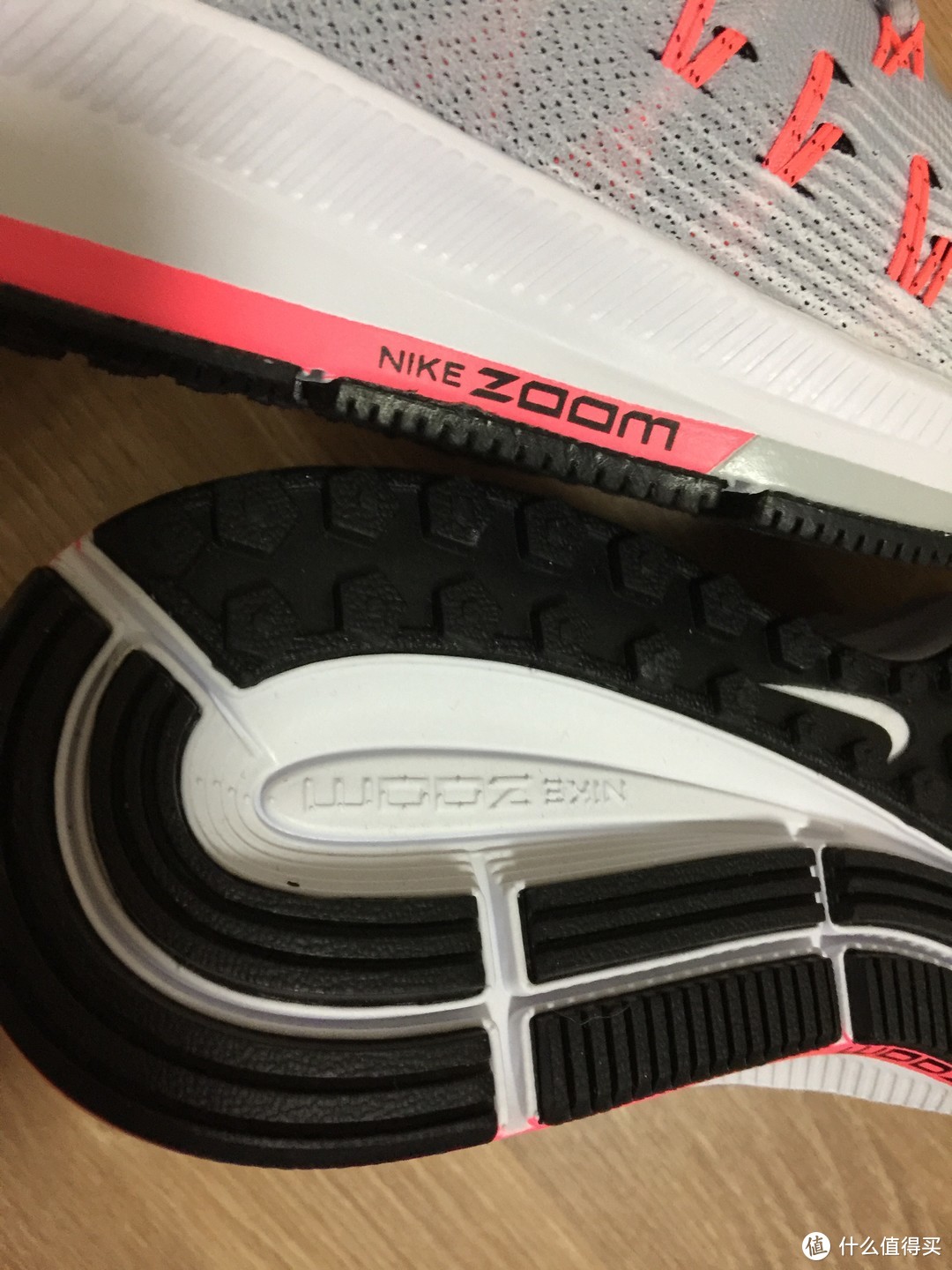 标注了采用了nike zoom气垫