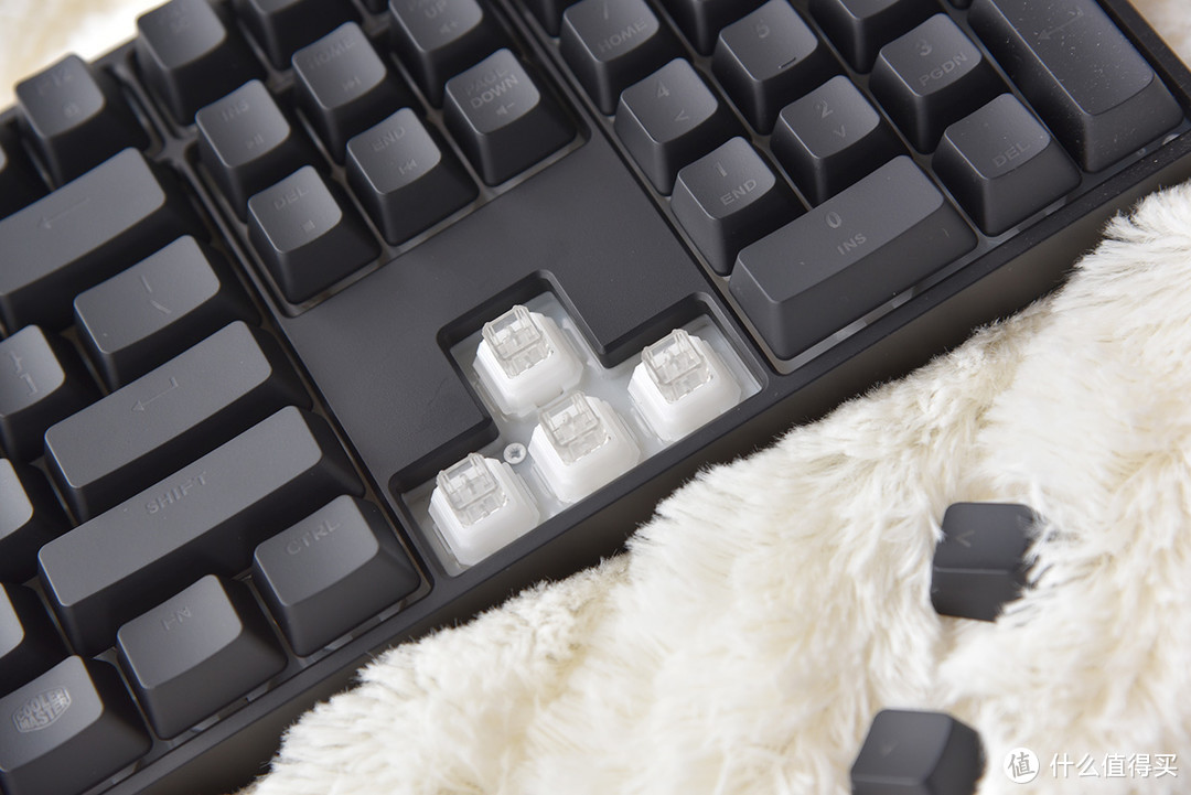 CoolerMaster 酷冷至尊 CS100 ：机械键盘与薄膜式游戏键盘的儿子？