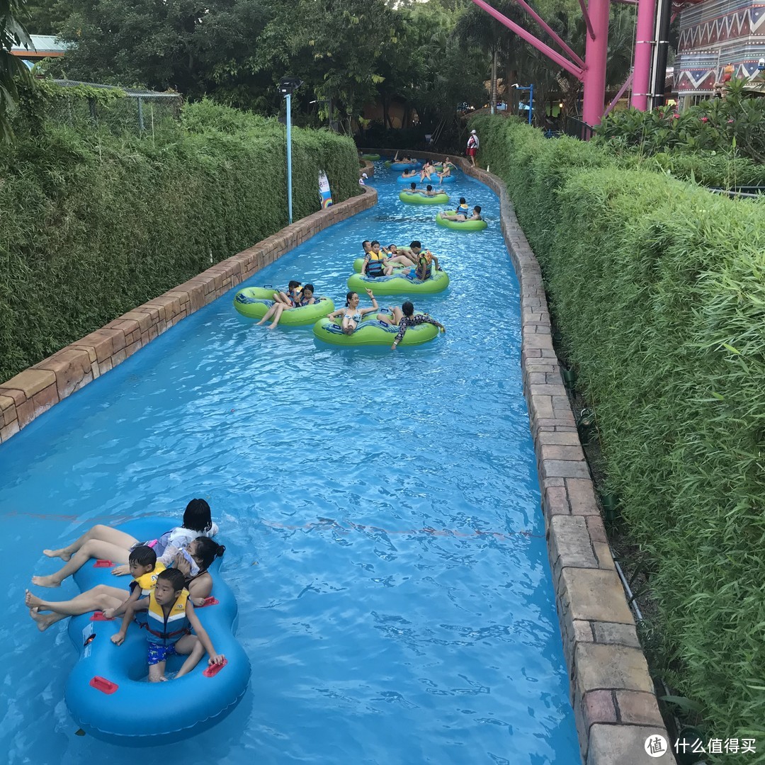 想在水道上飘 得花钱租泳圈