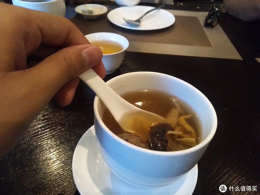 人均8888元才能吃上米其林餐厅 ？贫穷并不能阻止毛牛哥对美食的热爱！