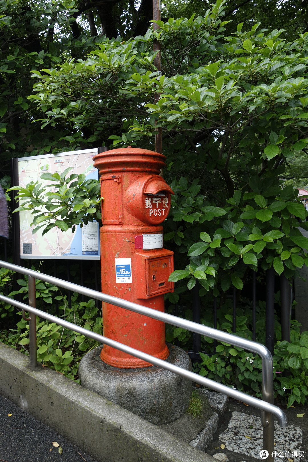 红色邮筒是极乐寺的亮点