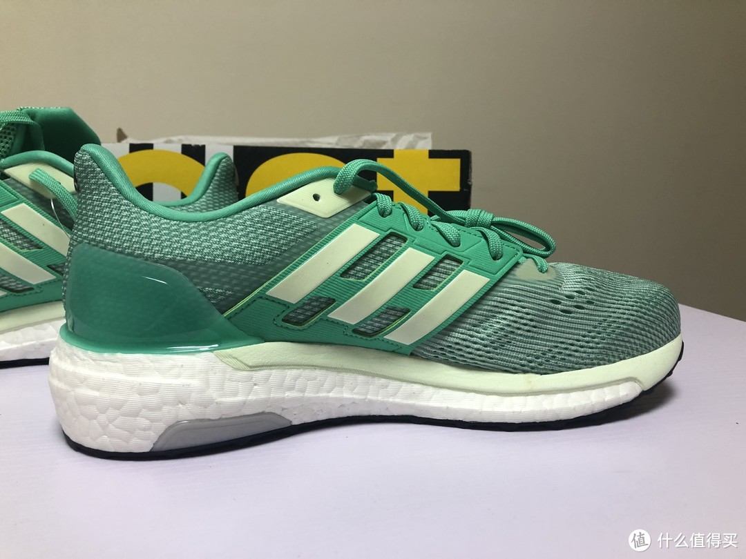 阿迪达斯难得的一双严肃跑鞋——Adidas Supernova 开箱