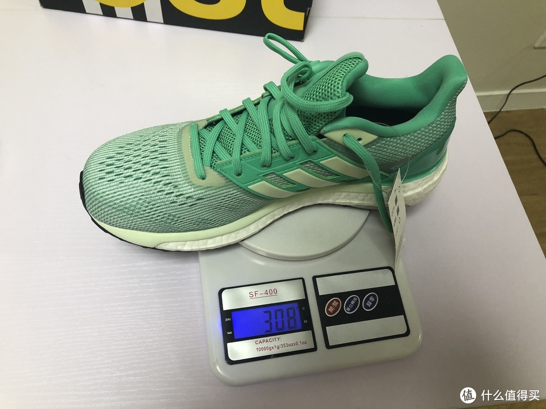 阿迪达斯难得的一双严肃跑鞋——Adidas Supernova 开箱