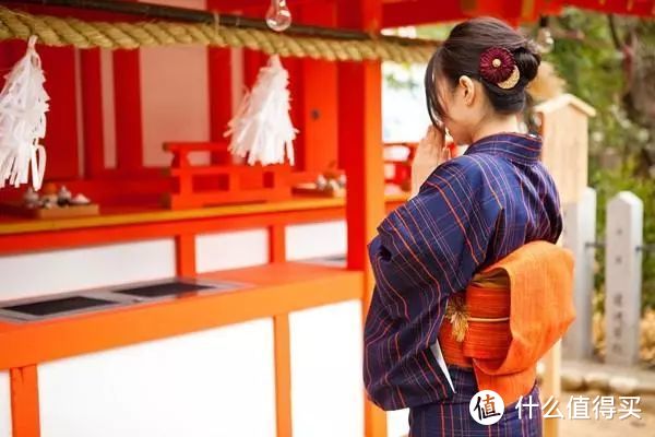 和服体验已经过时啦，去神社当一天的巫女，才是日本最新的时髦玩法~