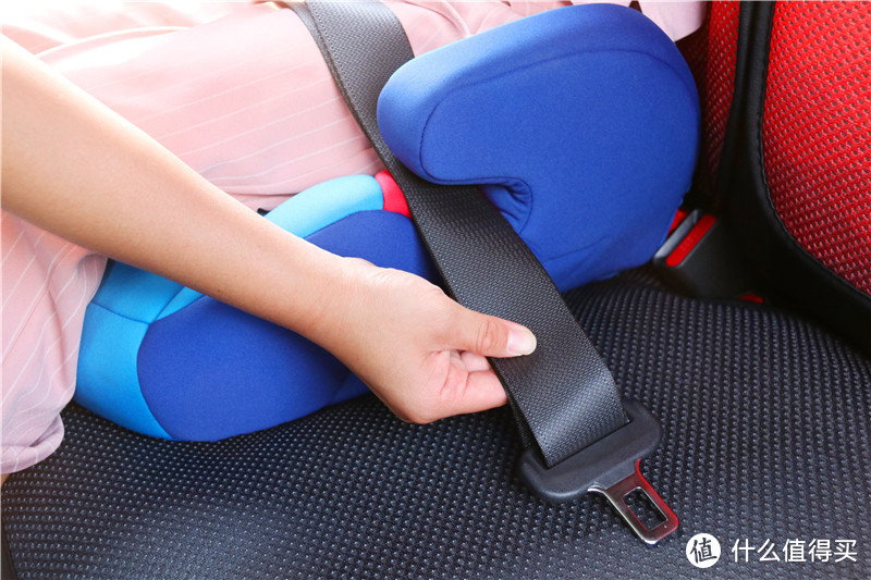 驾车出行，保护孩子就这么简单—欧颂osann便携式安全增高垫体验