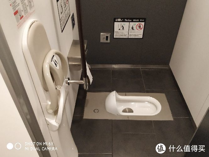 机场厕所，干净程度好评
