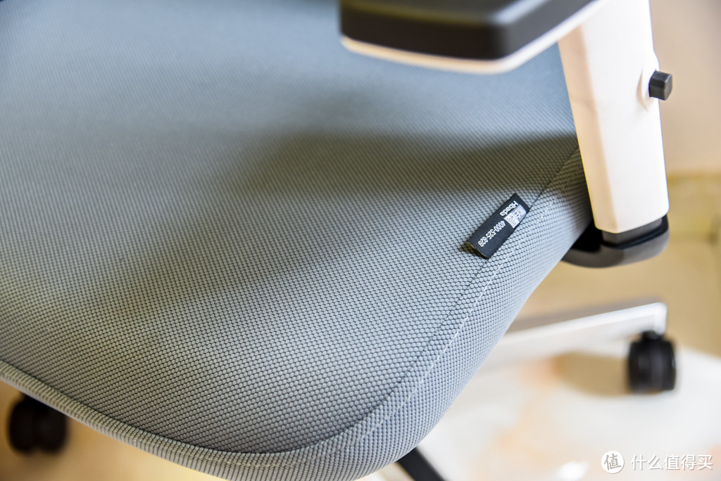 黑白调 人体工学全功能，想让我在电脑椅上“舒服死”吗？