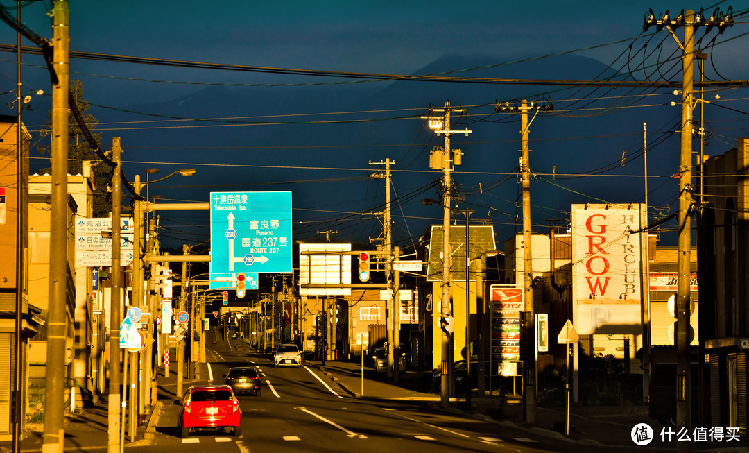 夕阳下的国道