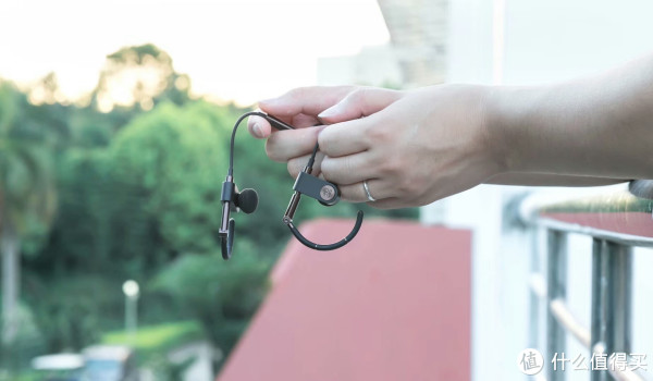 耳机测评 篇一:B&O新品Beoplay Earset蓝牙耳