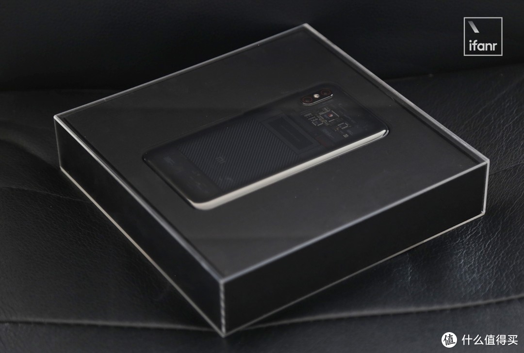 小米 8 透明探索版开箱：科技之本就是换壳？