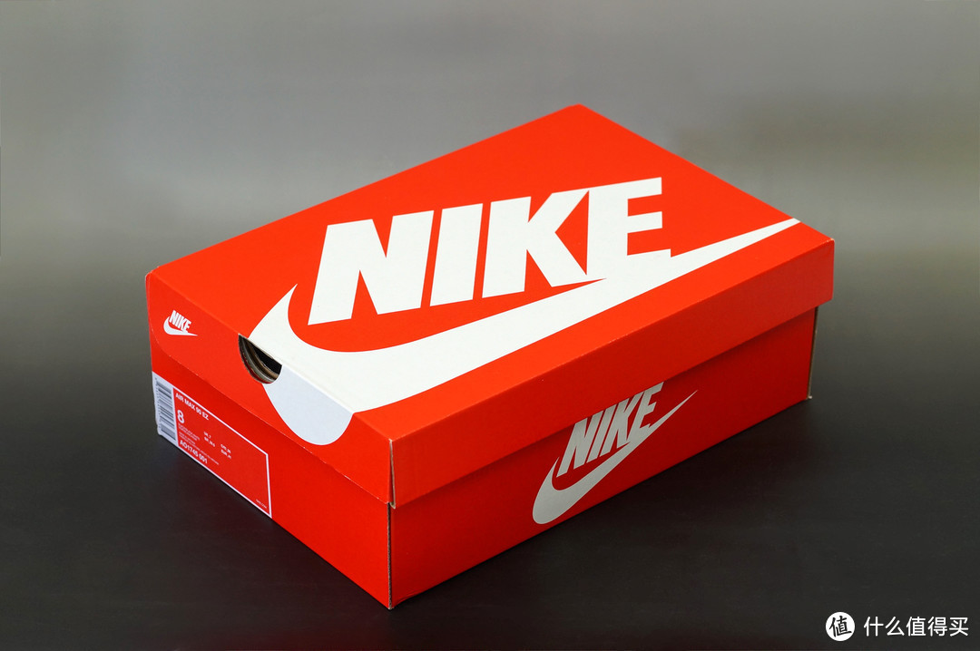 Nike鞋盒壁纸图片