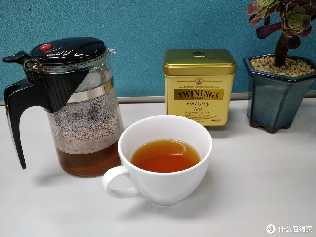 办公室日常茶饮：川宁红茶、虎标苦荞茶&南京雨花茶