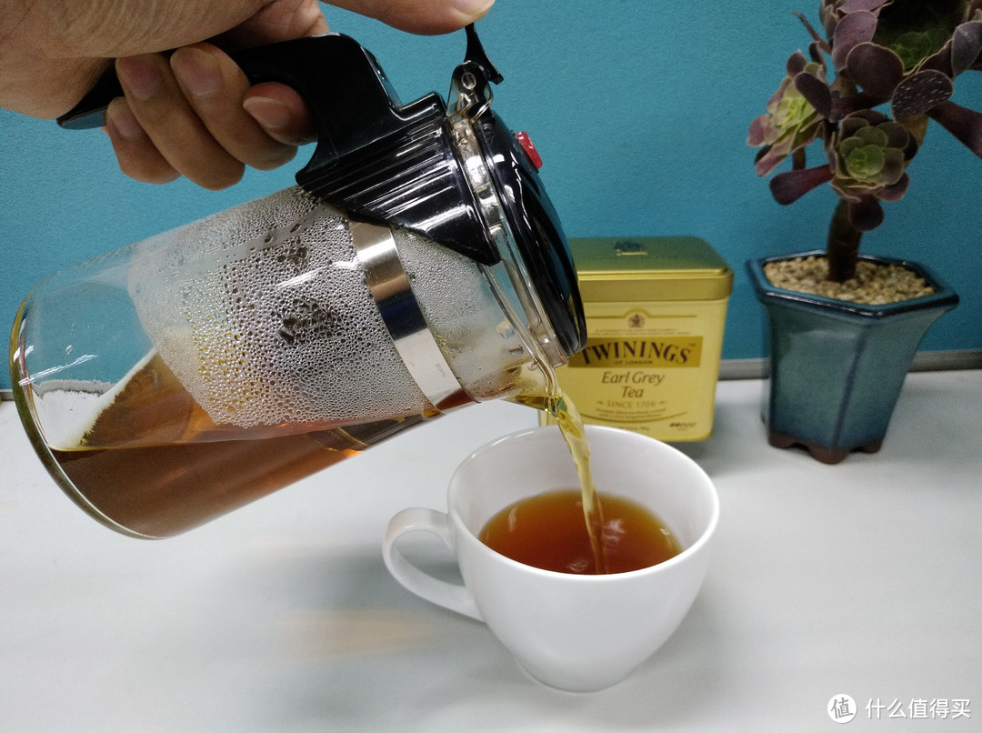 办公室日常茶饮：川宁红茶、虎标苦荞茶&南京雨花茶