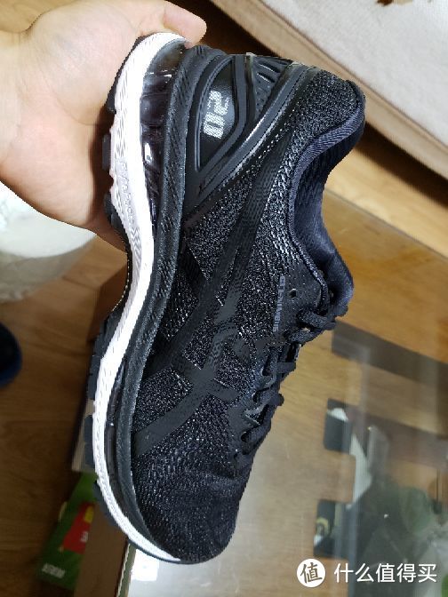 买新不买旧？买ASICS 亚瑟士 Nimbus19 跑鞋真的不如买20吗？