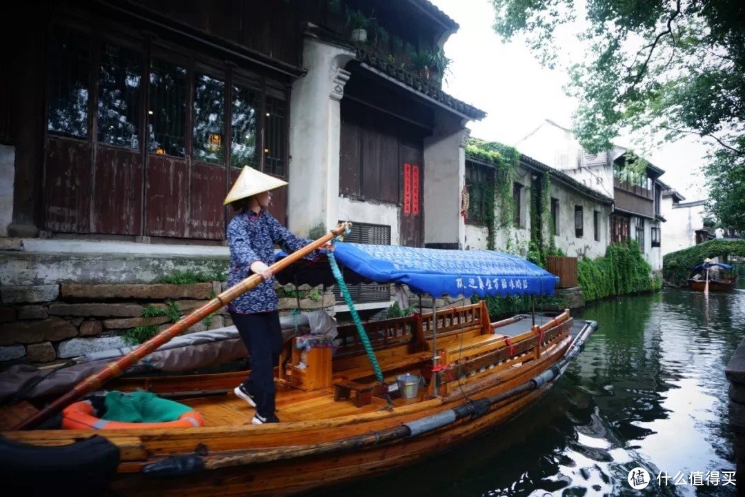 不止水乡古镇和缥缈烟雨，三毛魂牵梦绕的周庄，还有让人魂牵梦绕的蹄髈……