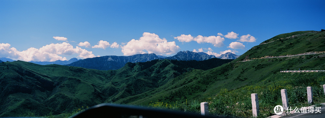 沿着排山公路翻越天山