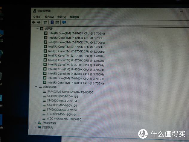 看看这CPU和这硬盘，尤其是这7块硬盘