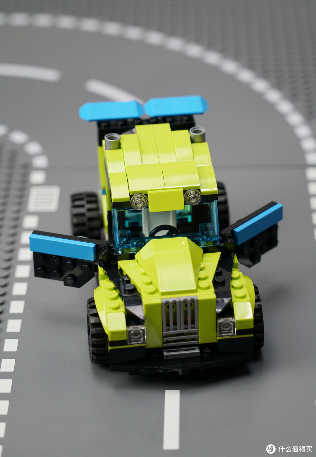 一辆的钱买三辆车lego乐高创意百变系列31074火箭拉力赛车双模式展示