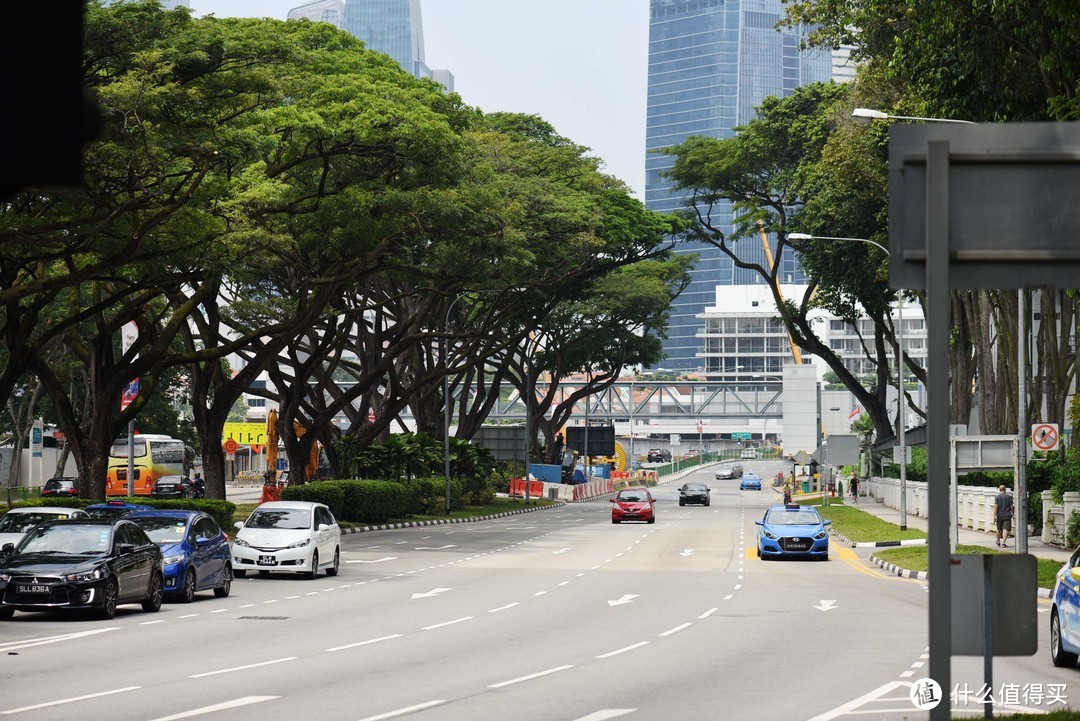 我们旅馆所在的Outram Park附近，离牛车水一站路距离，也很靠近新加坡最繁华的地区，环境很好，就是最近在施工，但是即使是施工也没有一点灰，工人在不停的浇水降尘。