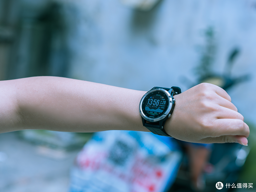 黝黑粗犷帅气逼人！我的健身私教还可以随时守护我！因为他是Garmin Fenix 5 plus