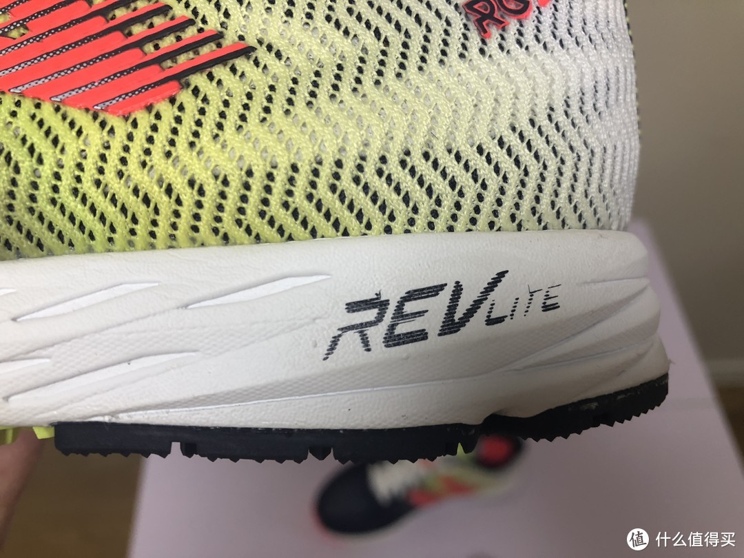 出乎意外的硬核—New Balance RC1400V6 竞速跑鞋开箱