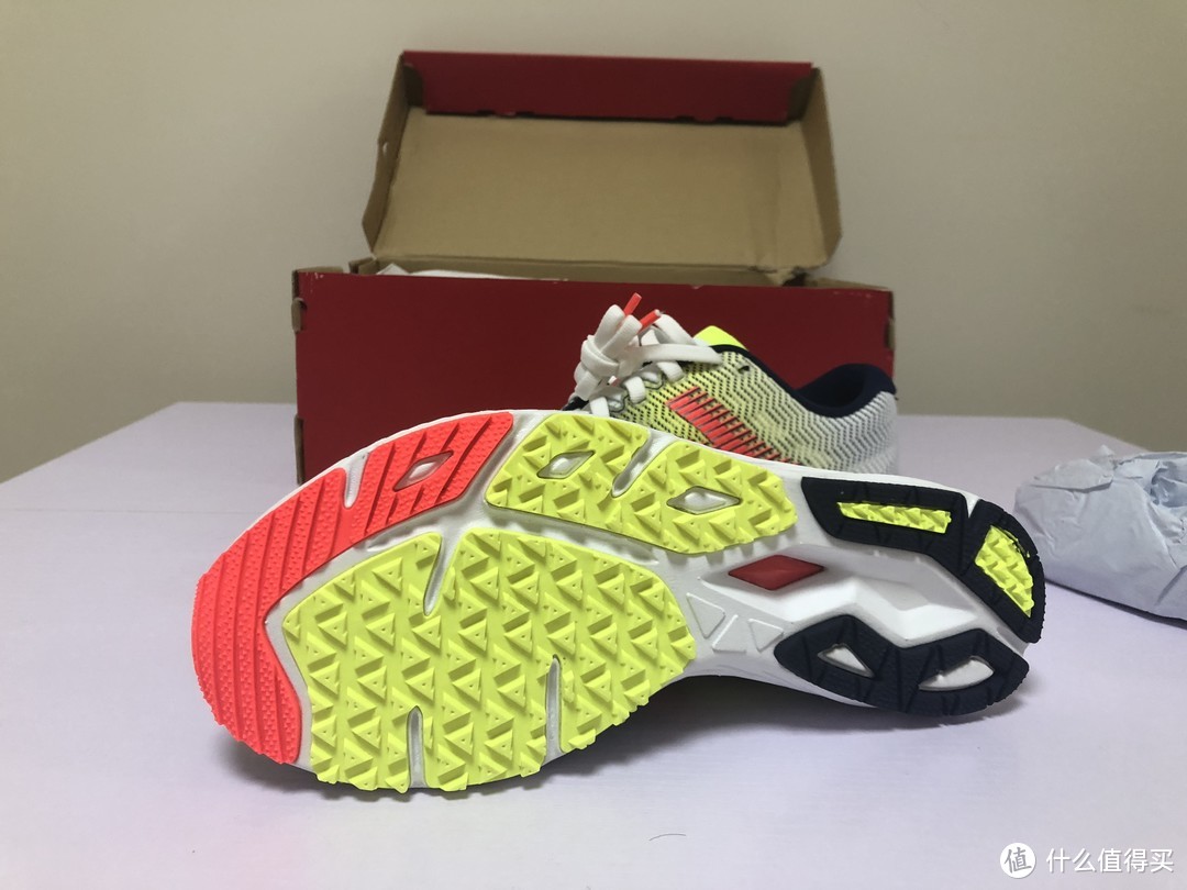 出乎意外的硬核—New Balance RC1400V6 竞速跑鞋开箱